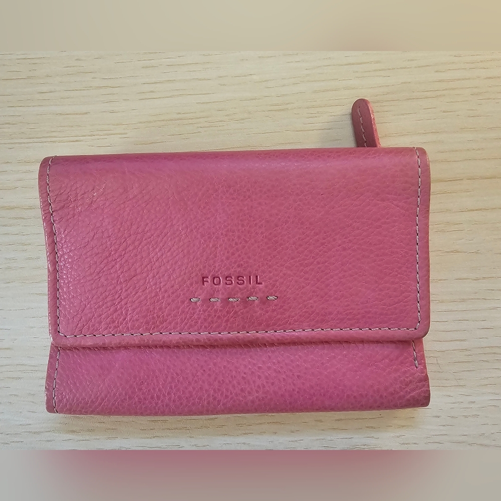 Vintage Fossil Pink Leather Bifold Wallet – Cream Interior – Classic Y2K Style